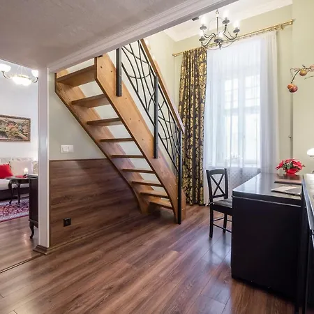 Classic In Old Town Apartment *